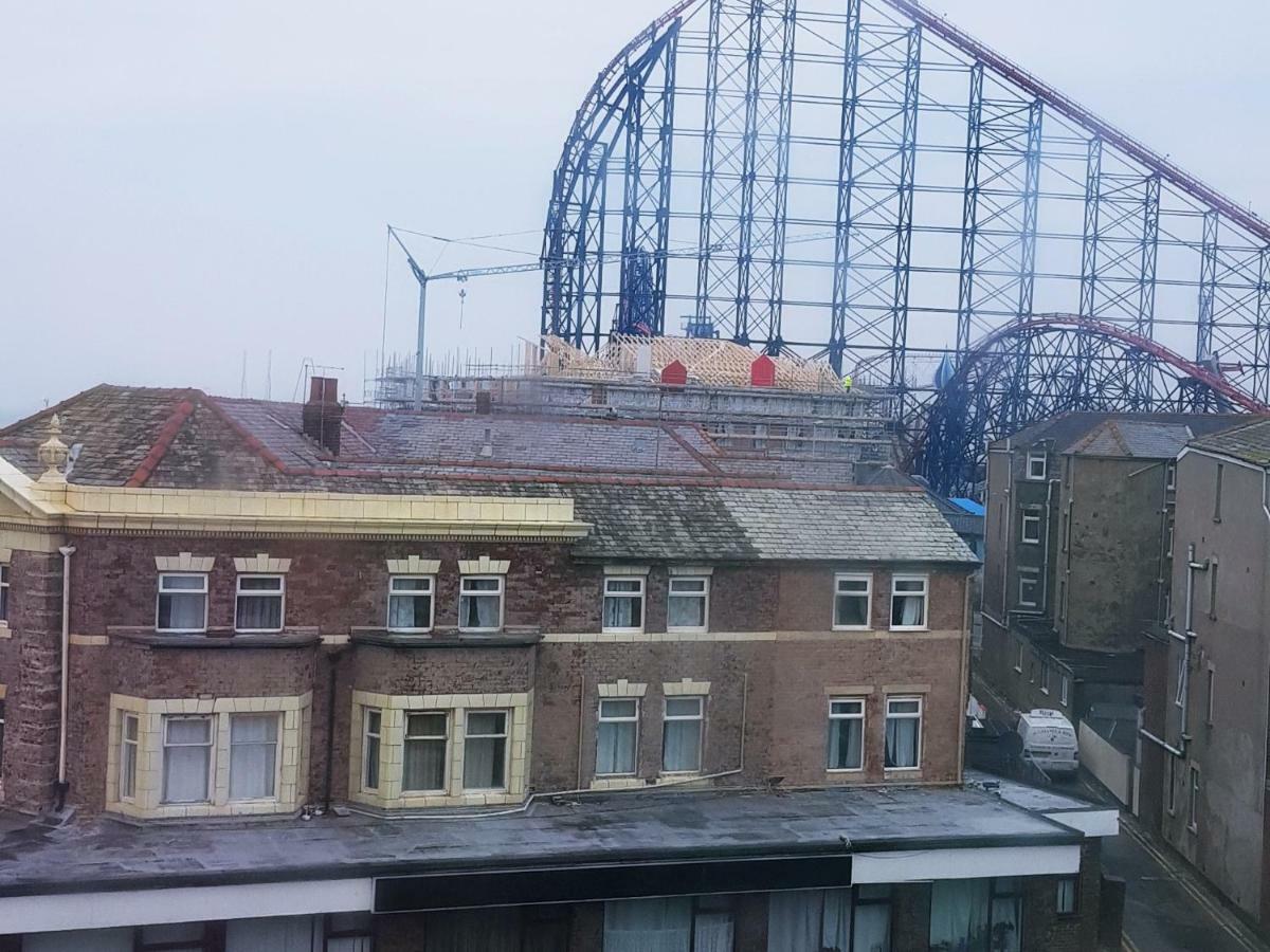 Pleasure Hotel By The Beach. Blackpool Exterior photo